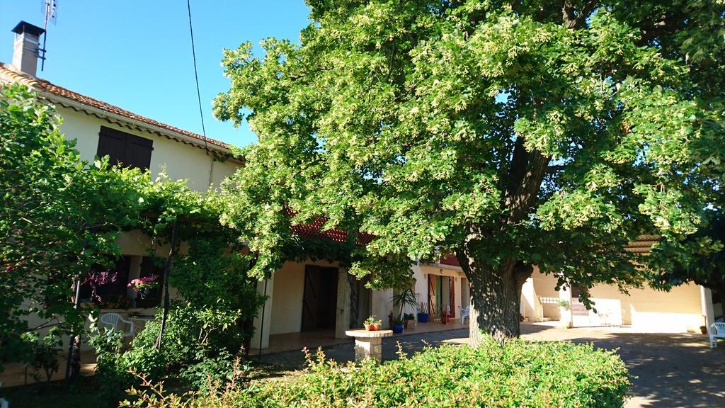 Les Prairies Mas Roux Guest House Raphele Exterior photo